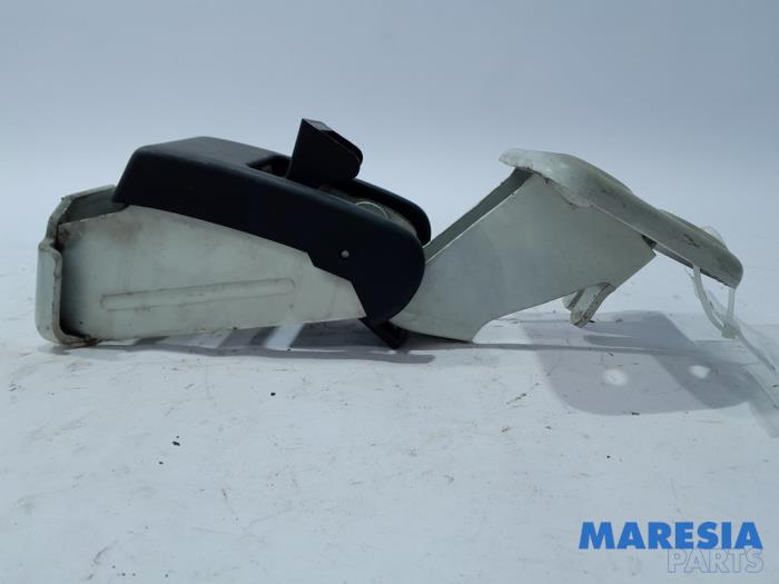 Tailgate hinge from a Citroën Jumpy (G9) 2.0 HDiF 16V 125 2012