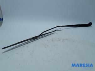 Usagé Bras essuie-glace avant Citroen Jumpy (G9) 2.0 HDiF 16V 125 Prix € 18,15 Prix TTC proposé par Maresia Parts