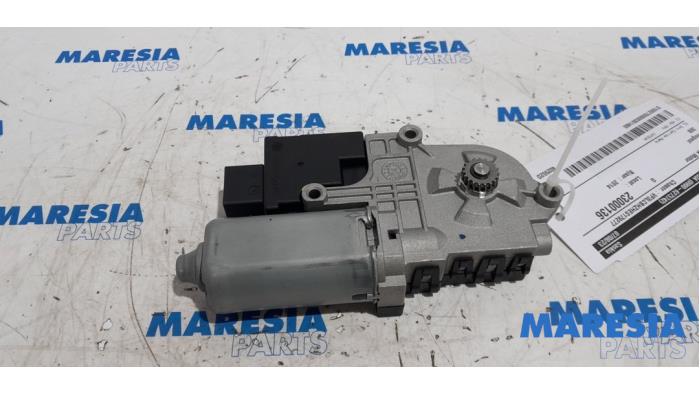 Używane Silnik dachu cabrio Peugeot 308 SW (L4/L9/LC/LJ/LR) 1.6 BlueHDi 120 Cena € 35,00 Procedura marży oferowane przez Maresia Parts