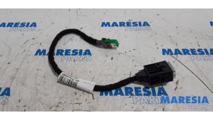 Usagé Connexion USB Peugeot 308 SW (L4/L9/LC/LJ/LR) 1.6 BlueHDi 120 Prix € 19,99 Règlement à la marge proposé par Maresia Parts