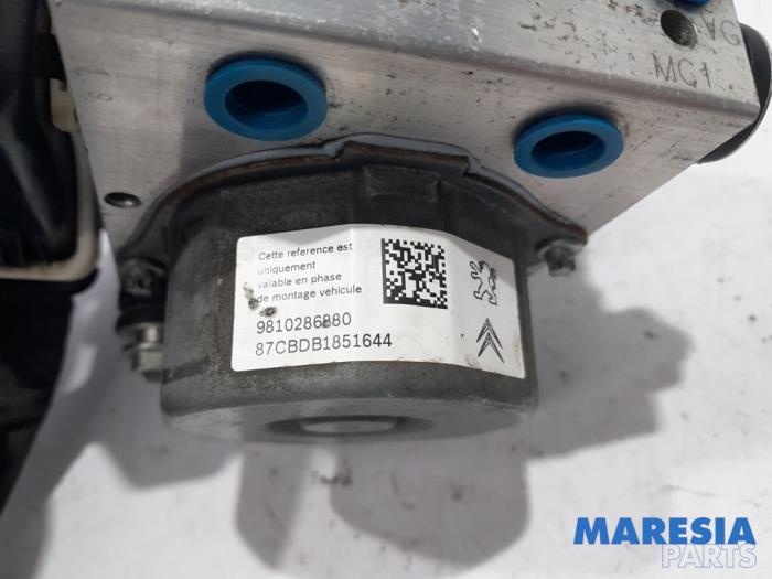 ABS Pumpe van een Peugeot 308 SW (L4/L9/LC/LJ/LR) 1.6 BlueHDi 120 2014