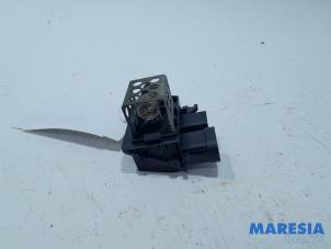 Used Module cooling fan Peugeot 308 SW (L4/L9/LC/LJ/LR) 1.6 BlueHDi 120 Price € 20,00 Margin scheme offered by Maresia Parts