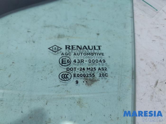 Trójkatna szyba lewy przód z Renault Scénic III (JZ) 2.0 16V CVT 2010