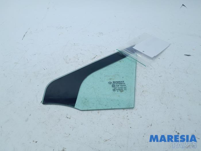 Usados Ventanilla triangular izquierda delante Renault Scénic III (JZ) 2.0 16V CVT Precio € 20,00 Norma de margen ofrecido por Maresia Parts