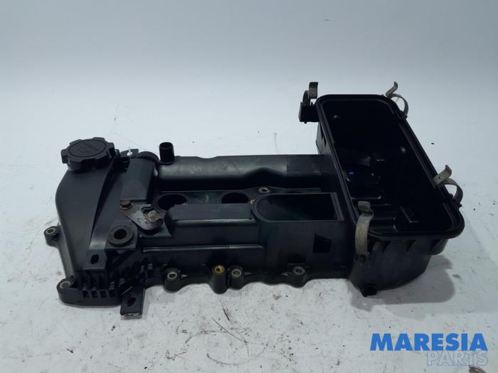 Usagé Couvercle soupapes Peugeot 107 1.0 12V Prix € 20,00 Règlement à la marge proposé par Maresia Parts