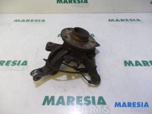Used Knuckle, front right Renault Grand Scénic III (JZ) 1.6 16V Price € 35,00 Margin scheme offered by Maresia Parts