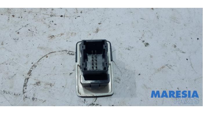 Zlacze AUX/USB z Alfa Romeo MiTo (955) 1.3 JTDm 16V Eco 2012