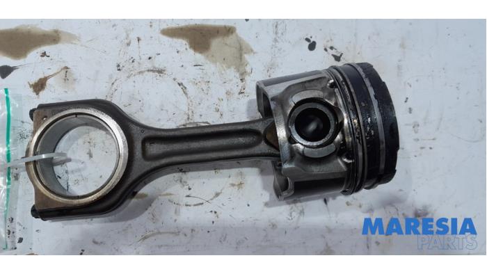 Gebrauchte Kolben Peugeot 5008 I (0A/0E) 1.6 HDiF 16V Preis € 75,00 Margenregelung angeboten von Maresia Parts
