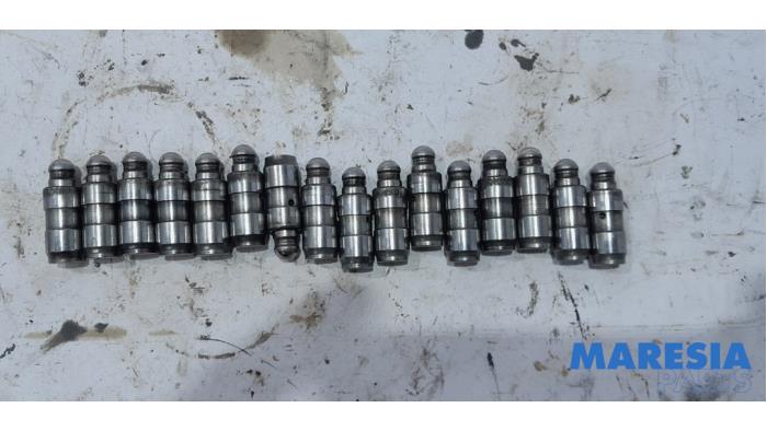 Gebrauchte Ventilstößel Peugeot 5008 I (0A/0E) 1.6 HDiF 16V Preis € 50,00 Margenregelung angeboten von Maresia Parts