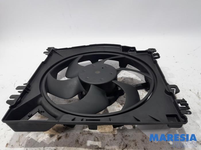 Begagnade Fläktmotor Renault Clio III Estate/Grandtour (KR) 1.2 16V 75 Pris € 39,95 Marginaltabell erbjuds av Maresia Parts