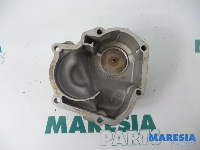 Gearbox cover from a Alfa Romeo GTV (916) 2.0 16V Twin Spark 1995
