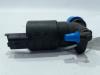 Windscreen washer pump from a Peugeot Expert (G9) 1.6 HDi 90 2009