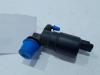 Windscreen washer pump from a Peugeot Expert (G9) 1.6 HDi 90 2009
