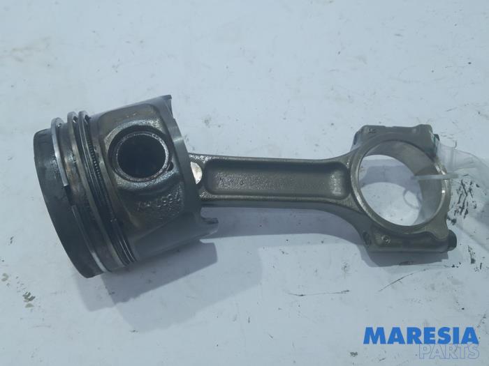 Usados Pistón Renault Megane IV Estate (RFBK) 1.5 Energy dCi 110 Precio € 75,00 Norma de margen ofrecido por Maresia Parts