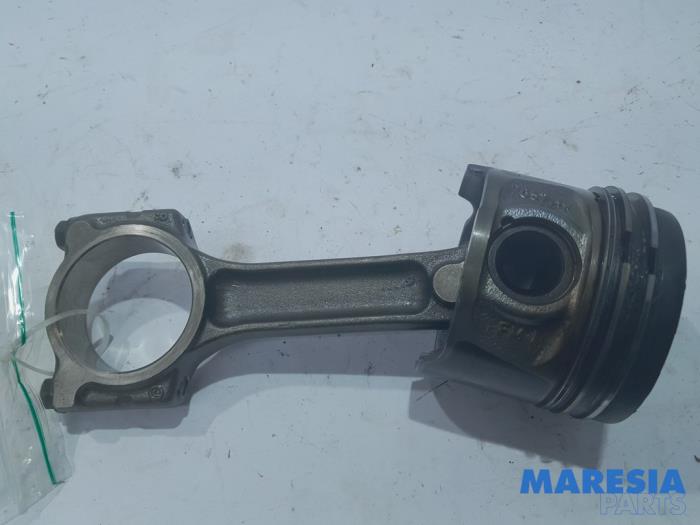 Usados Pistón Renault Megane IV Estate (RFBK) 1.5 Energy dCi 110 Precio € 75,00 Norma de margen ofrecido por Maresia Parts