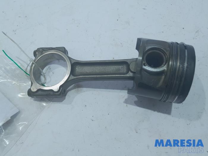 Usados Pistón Renault Megane IV Estate (RFBK) 1.5 Energy dCi 110 Precio € 75,00 Norma de margen ofrecido por Maresia Parts