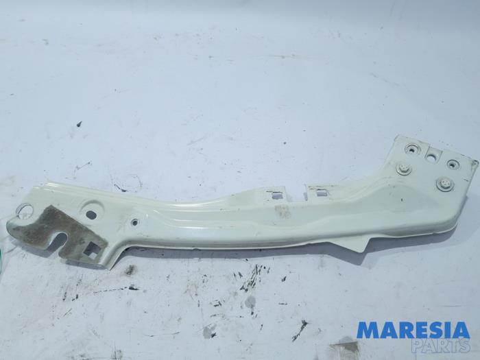 Begagnade Front Peugeot Expert (G9) 1.6 HDi 90 Pris € 30,25 Inklusive moms erbjuds av Maresia Parts