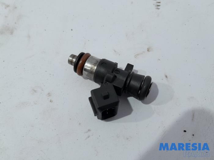 Używane Wtryskiwacz (wtrysk benzyny) Fiat 500 (312) 0.9 TwinAir 85 Cena € 15,00 Procedura marży oferowane przez Maresia Parts
