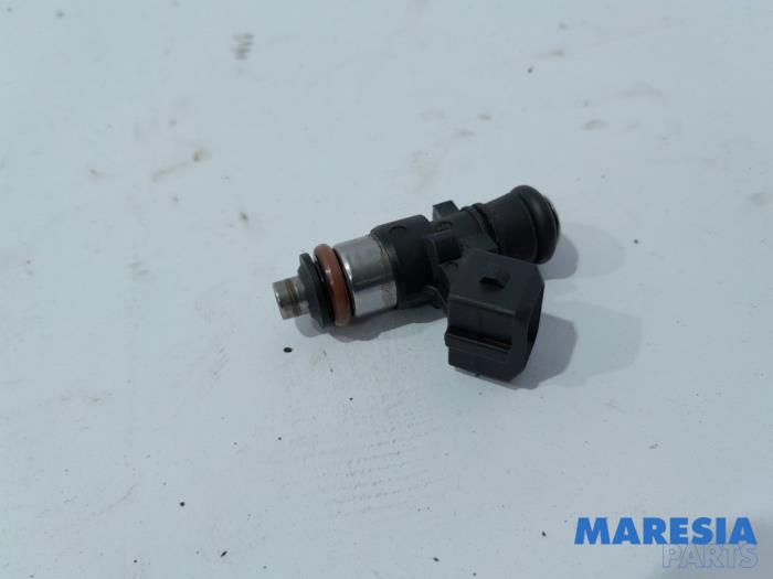 Używane Wtryskiwacz (wtrysk benzyny) Fiat 500 (312) 0.9 TwinAir 85 Cena € 15,00 Procedura marży oferowane przez Maresia Parts
