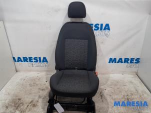 Używane Fotel prawy Fiat Doblo Cargo (263) 1.3 D Multijet Cena € 190,58 Z VAT oferowane przez Maresia Parts