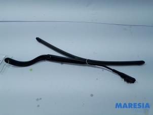 Used Front wiper arm Alfa Romeo MiTo (955) 1.4 Turbo 16V Price € 15,00 Margin scheme offered by Maresia Parts