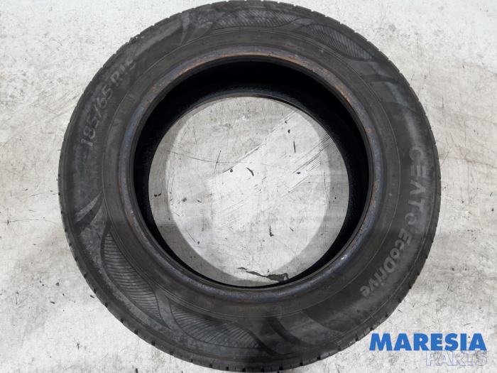 Tyre from a Fiat Doblo Cargo (263) 1.3 D Multijet 2012