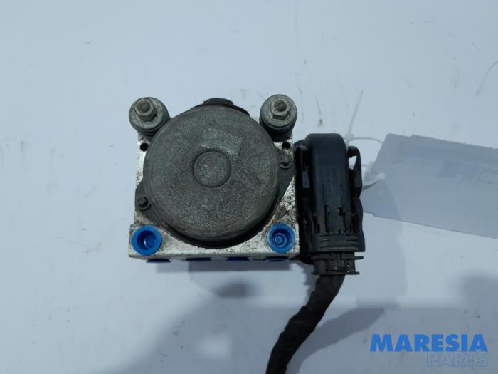 Używane Pompa ABS Fiat 500 (312) 1.2 Cena € 40,00 Procedura marży oferowane przez Maresia Parts