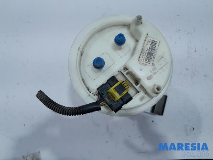 Bomba eléctrica de combustible de un Fiat Doblo Cargo (263) 1.3 D Multijet 2012