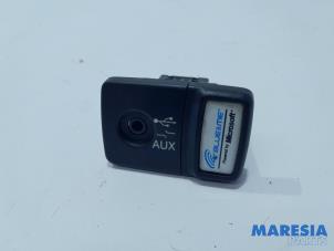 Gebrauchte AUX / USB-Anschluss Fiat 500 (312) 1.2 69 Preis € 15,00 Margenregelung angeboten von Maresia Parts