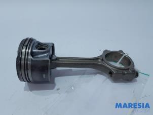 Used Piston Renault Scénic III (JZ) 1.2 16V TCe 130 Price € 75,00 Margin scheme offered by Maresia Parts
