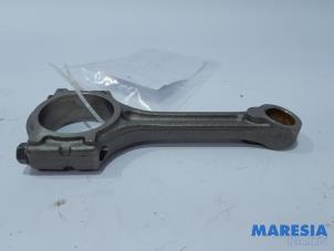 Used Connecting rod Renault Scénic III (JZ) 1.2 16V TCe 130 Price € 50,00 Margin scheme offered by Maresia Parts