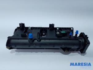 Used Intake manifold Renault Scénic III (JZ) 1.2 16V TCe 130 Price € 50,00 Margin scheme offered by Maresia Parts