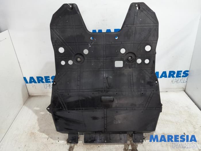 Engine protection panel from a Peugeot 308 (L3/L8/LB/LH/LP) 1.6 BlueHDi 120 2014