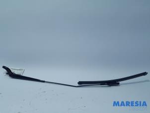 Used Front wiper arm Peugeot 208 I (CA/CC/CK/CL) 1.2 Vti 12V PureTech 82 Price € 14,50 Margin scheme offered by Maresia Parts