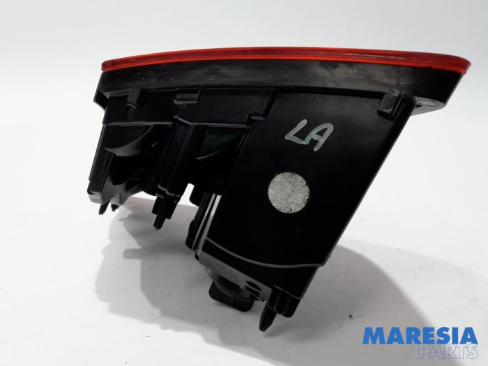 Rücklicht links van een Peugeot 308 (L3/L8/LB/LH/LP) 1.2 12V e-THP PureTech 130 2014