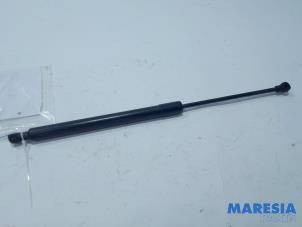 Used Rear gas strut, right Peugeot 208 I (CA/CC/CK/CL) 1.2 Vti 12V PureTech 82 Price € 10,00 Margin scheme offered by Maresia Parts