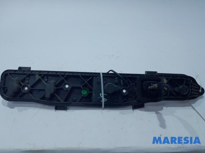 Circuito impreso de luz trasera izquierda de un Fiat Doblo Cargo (263) 1.4 T-Jet 16V 2012
