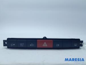 Używane Przelacznik swiatel awaryjnych Fiat Doblo Cargo (263) 1.4 T-Jet 16V Cena € 24,20 Z VAT oferowane przez Maresia Parts