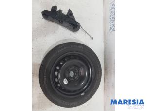 Used Jackkit + spare wheel Renault Megane III Grandtour (KZ) 1.2 16V TCE 115 Price € 105,00 Margin scheme offered by Maresia Parts