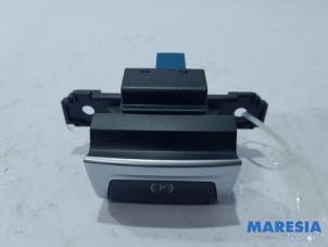 Gebrauchte Handbremse Schalter Peugeot 308 (L3/L8/LB/LH/LP) 1.6 BlueHDi 120 Preis € 40,00 Margenregelung angeboten von Maresia Parts