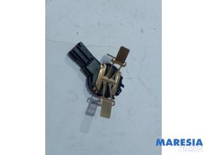 Used Light sensor Peugeot 308 (L3/L8/LB/LH/LP) 1.6 BlueHDi 120 Price € 60,00 Margin scheme offered by Maresia Parts