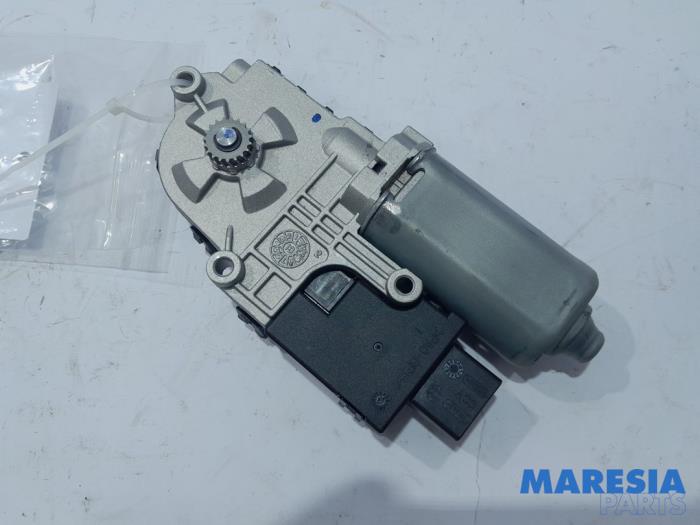 Używane Silnik dachu cabrio Peugeot 308 (L3/L8/LB/LH/LP) 1.6 BlueHDi 120 Cena € 35,00 Procedura marży oferowane przez Maresia Parts