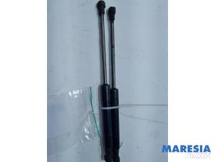 Used Set of bonnet gas struts Renault Trafic (1FL/2FL/3FL/4FL) 1.6 dCi 90 Price € 42,35 Inclusive VAT offered by Maresia Parts