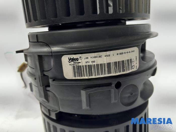 Heating and ventilation fan motor from a Renault Trafic (1FL/2FL/3FL/4FL) 1.6 dCi 90 2015