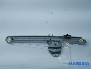 Usagé Lève vitre électrique avant gauche Renault Trafic (1FL/2FL/3FL/4FL) 1.6 dCi 90 Prix € 127,05 Prix TTC proposé par Maresia Parts