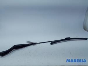 Gebrauchte Scheibenwischerarm vorne Peugeot 308 (L3/L8/LB/LH/LP) 1.2 12V e-THP PureTech 130 Preis € 17,50 Margenregelung angeboten von Maresia Parts