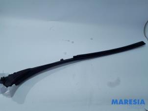 Used Frontscreen frame Renault Trafic (1FL/2FL/3FL/4FL) 1.6 dCi 90 Price € 60,50 Inclusive VAT offered by Maresia Parts