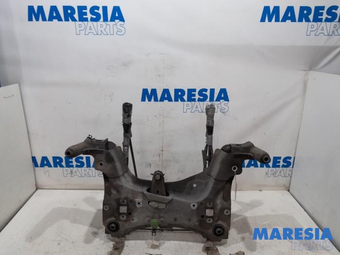 Subframe from a Renault Megane III Grandtour (KZ) 1.2 16V TCE 115 2013