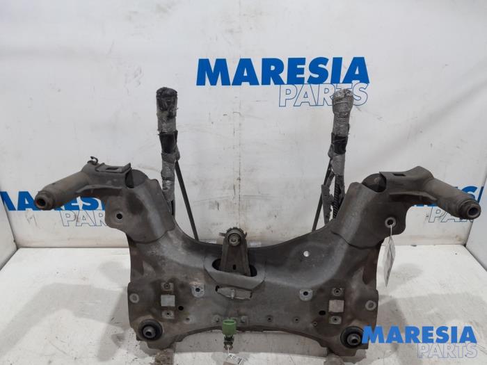 Subframe from a Renault Megane III Grandtour (KZ) 1.2 16V TCE 115 2013
