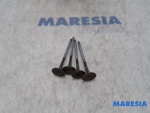 Używane Zawór wydechowy Citroen C4 Picasso (3D/3E) 1.6 e-Hdi, BlueHDi 115 Cena € 20,00 Procedura marży oferowane przez Maresia Parts